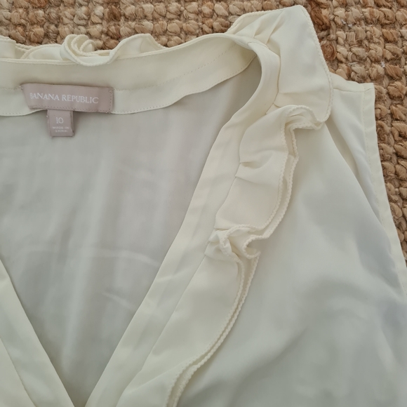 BANANA REPUBLIC silk blend ruffle detail cream blouse size 10 - Picture 5 of 7